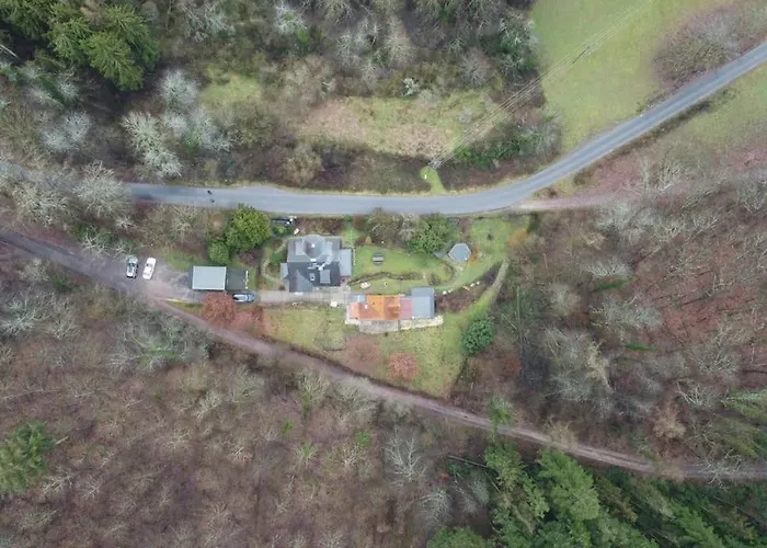 Schoenes Forsthaus Mitten In Der *